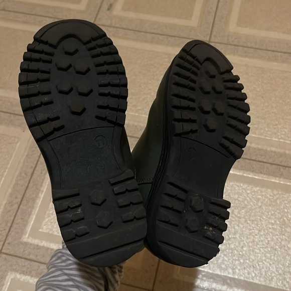 Boots - Picture 5 of 6